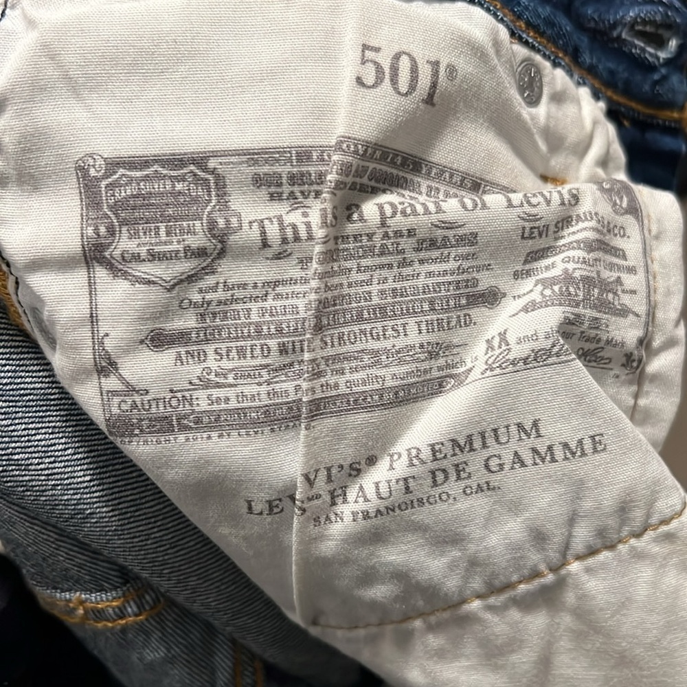 Classic Levi Blue Denim 501 Jeans - Picture 8 of 9